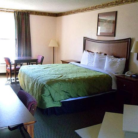 Clairmont Inn & Suites - Warren Номер фото